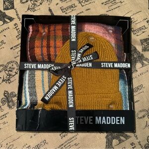 Steve Madden NWB! Mustard Yellow Hat Plaid Multicolor Scarf Box Gift Set